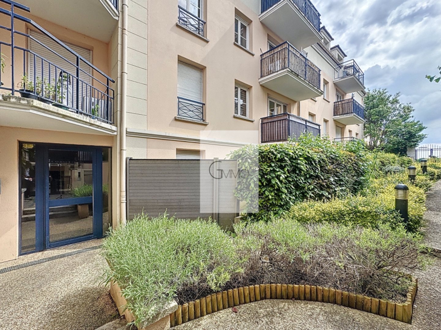 Dernier Étage avec Balcon – Lumineux 2P à Rungis !