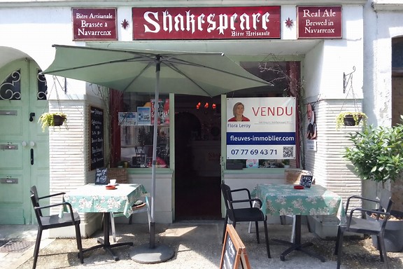 CAFÉ BAR CHALEUREUX DANS NAVARRENX - VENDU