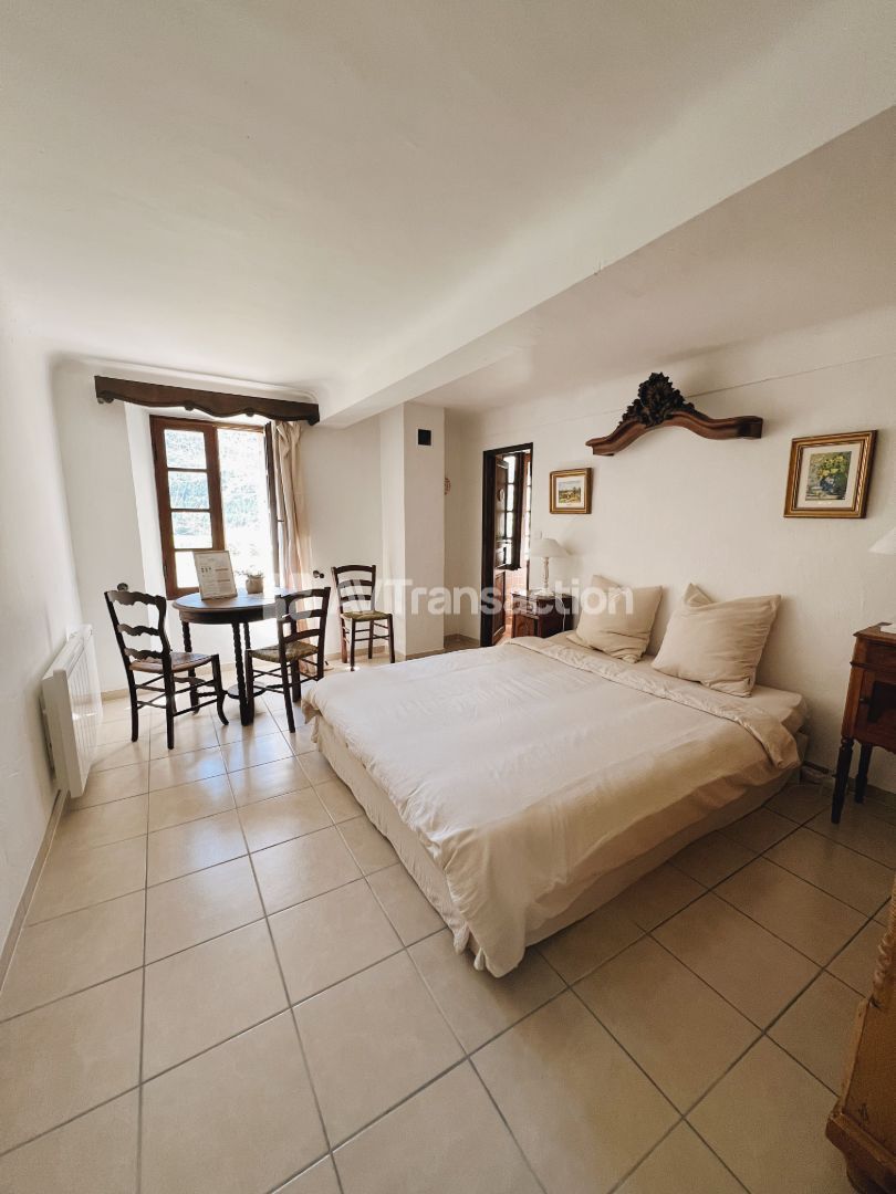 Chambre d'hôte à vendre  - 9 pièce(s) - 378m2 - La Bastide (83840)