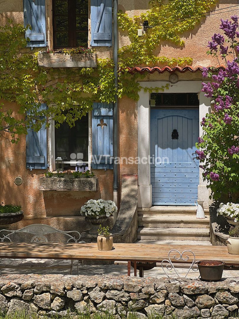 Chambre d'hôte à vendre  - 9 pièce(s) - 378m2 - La Bastide (83840)