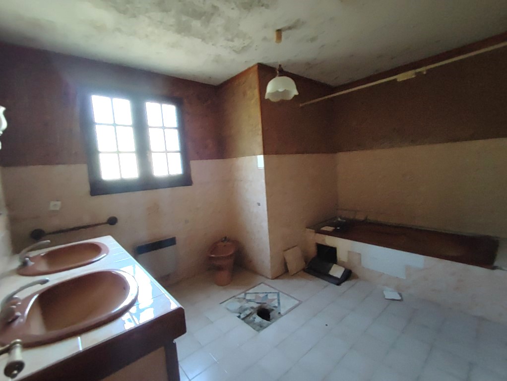 Maison à vendre  - 6 pièce(s) - 142m2 - Coulonges (17800)