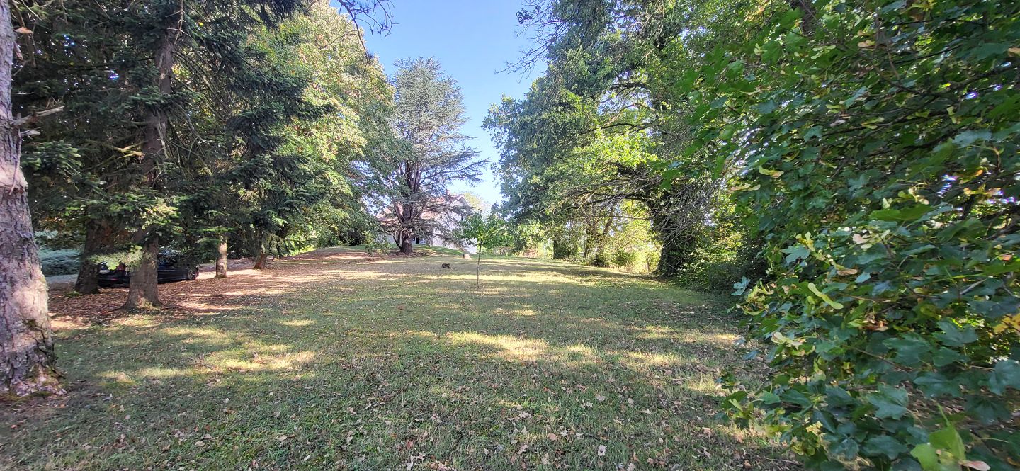 Terrain Artisanal de 1100 m2 sur rte nationale