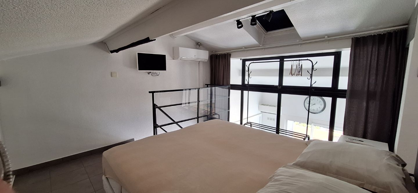 Appartement rénové à vendre  - 2 pièce(s) - 40m2 - Saint Cyr Sur Mer (83270)