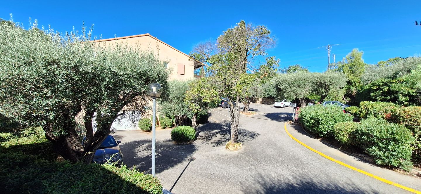 Appartement rénové à vendre  - 2 pièce(s) - 40m2 - Saint Cyr Sur Mer (83270)