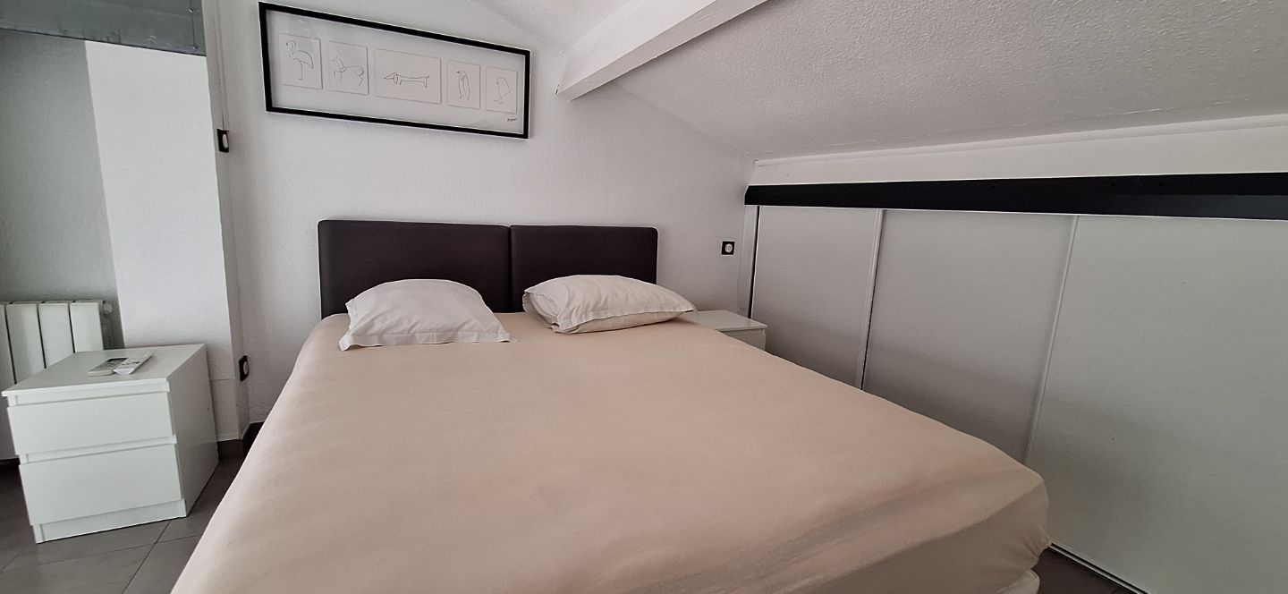 Appartement rénové à vendre  - 2 pièce(s) - 40m2 - Saint Cyr Sur Mer (83270)