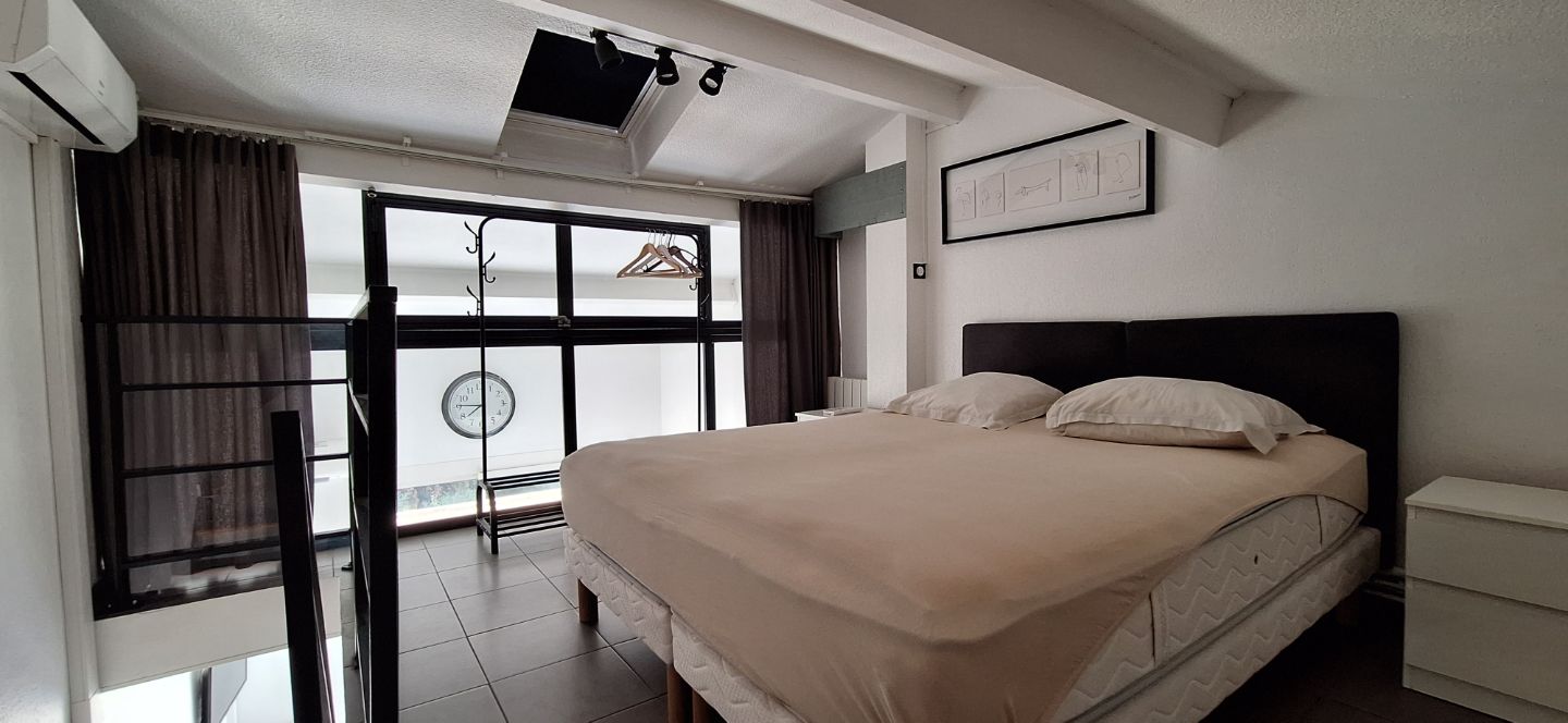 Appartement rénové à vendre  - 2 pièce(s) - 40m2 - Saint Cyr Sur Mer (83270)