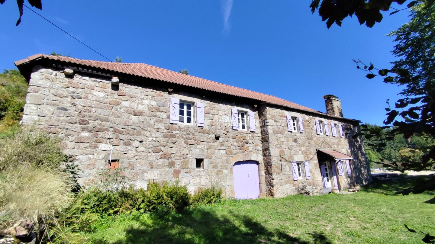 Au calme, séjour 82m2, 4 chambres, piscine, 10 hectares