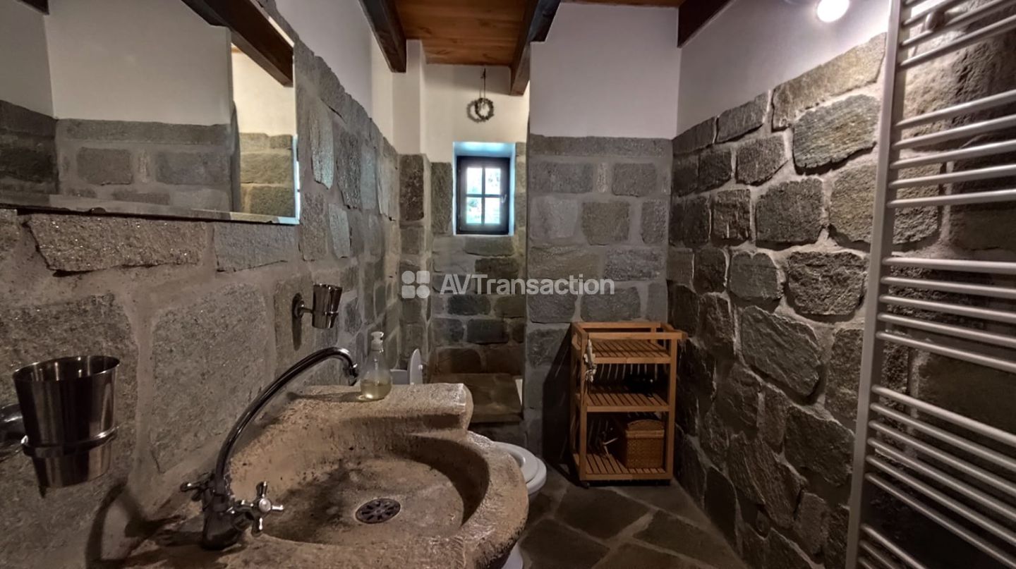 Au calme, séjour 82m2,  4 chambres, piscine, 10 hectares
