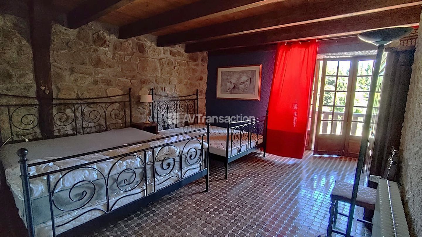 Au calme, séjour 82m2,  4 chambres, piscine, 10 hectares