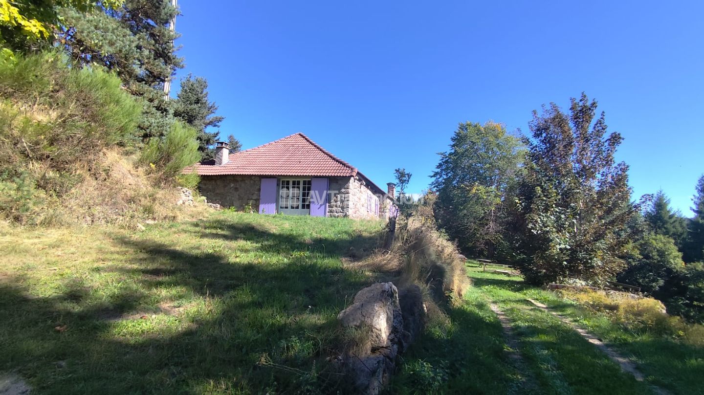 Au calme, séjour 82m2,  4 chambres, piscine, 10 hectares