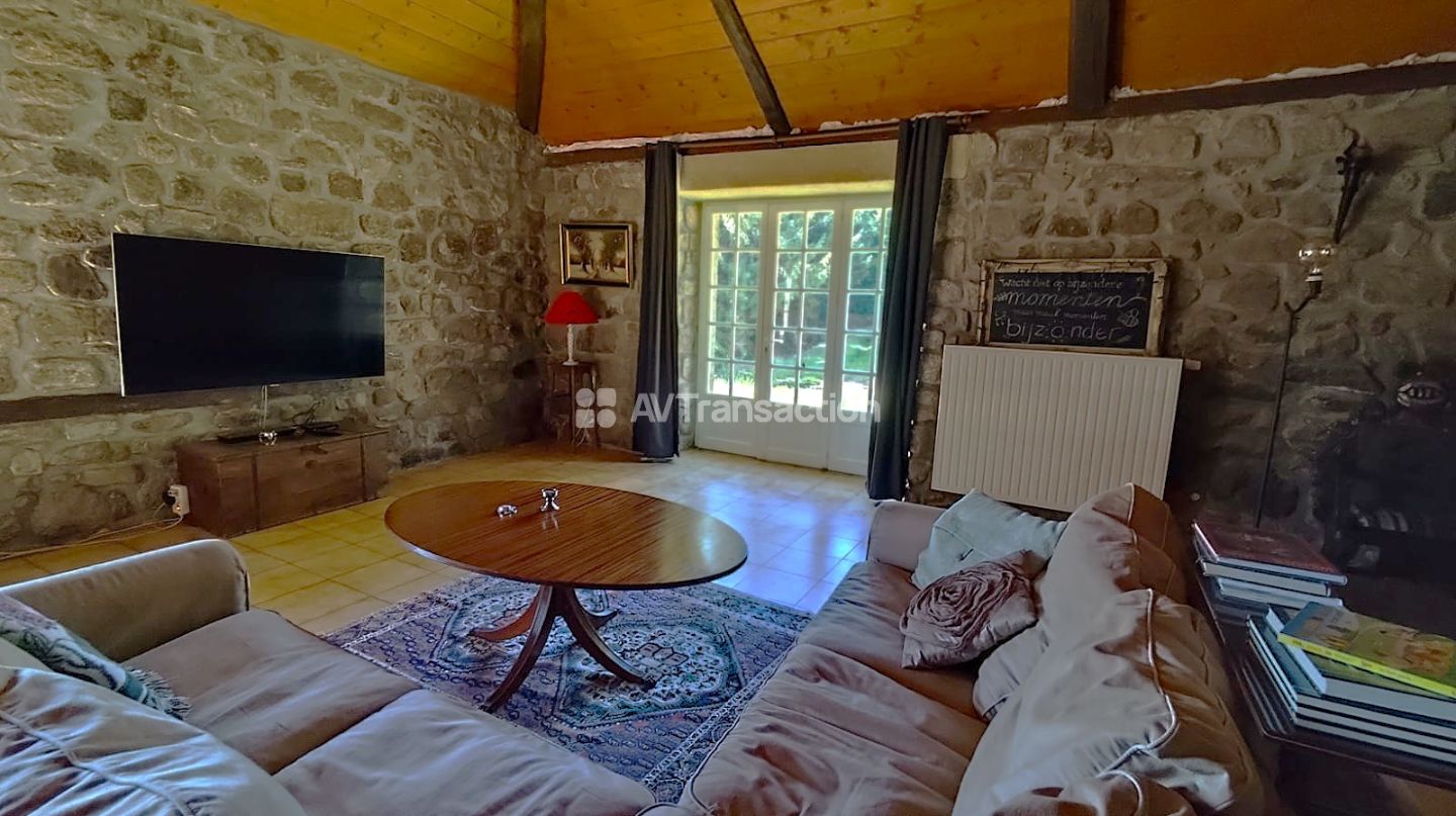 Au calme, séjour 82m2,  4 chambres, piscine, 10 hectares