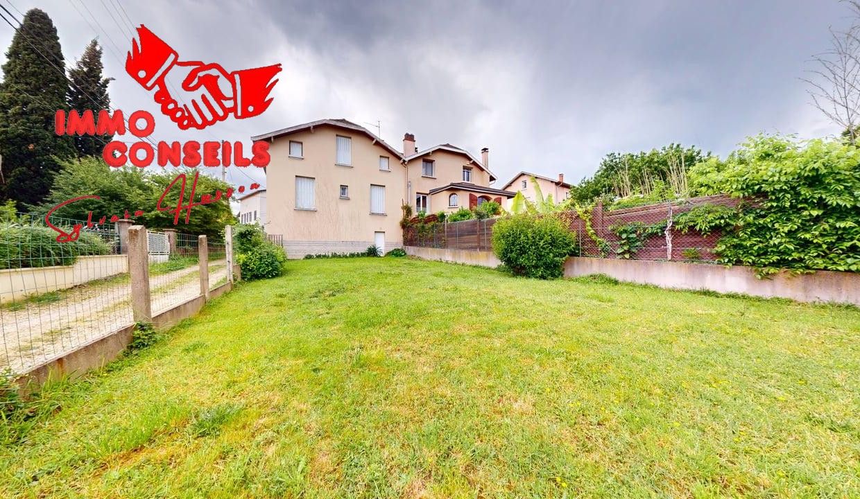 MAISON SUR UN TERRAIN DE 400 M2 PROCHE CENTRE 