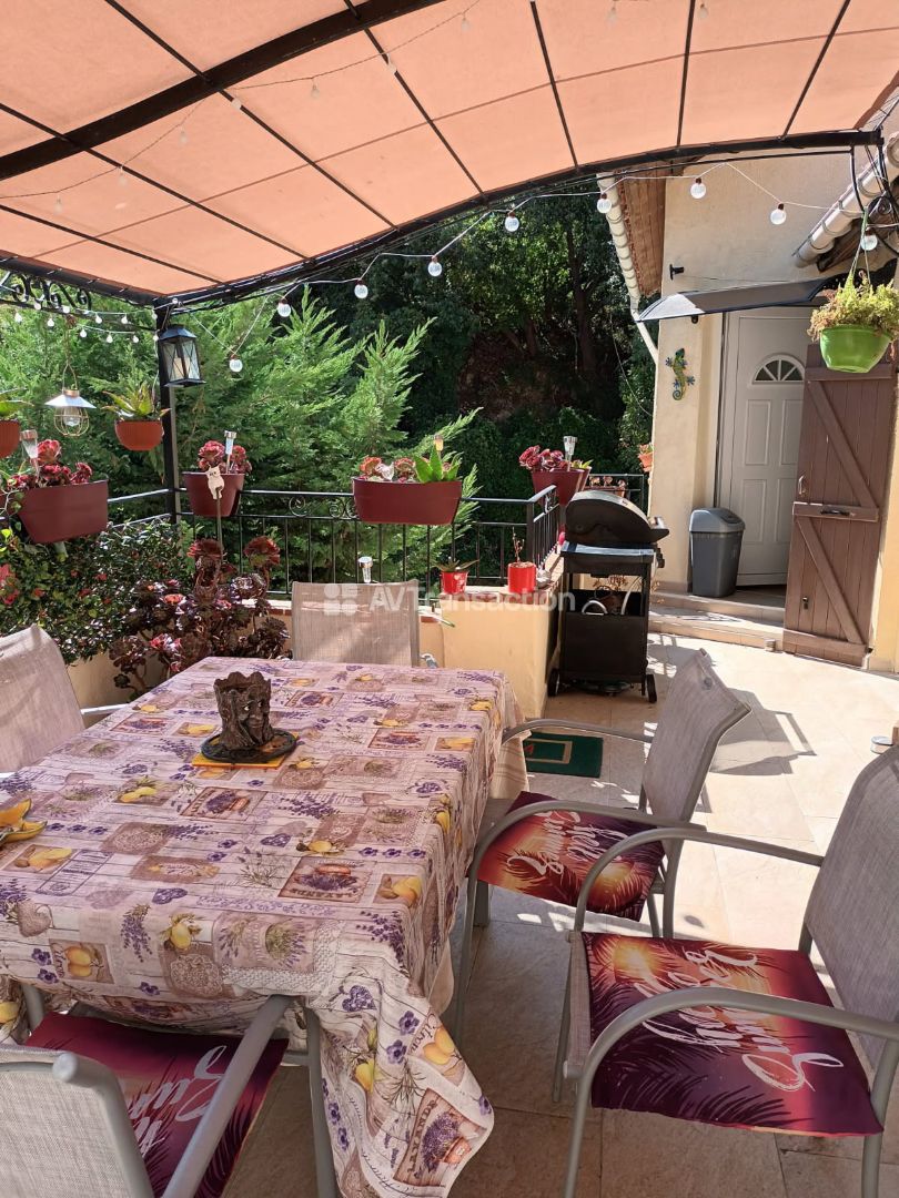 NICE : Charmant appartement 2 pièces avec terrasse, parking