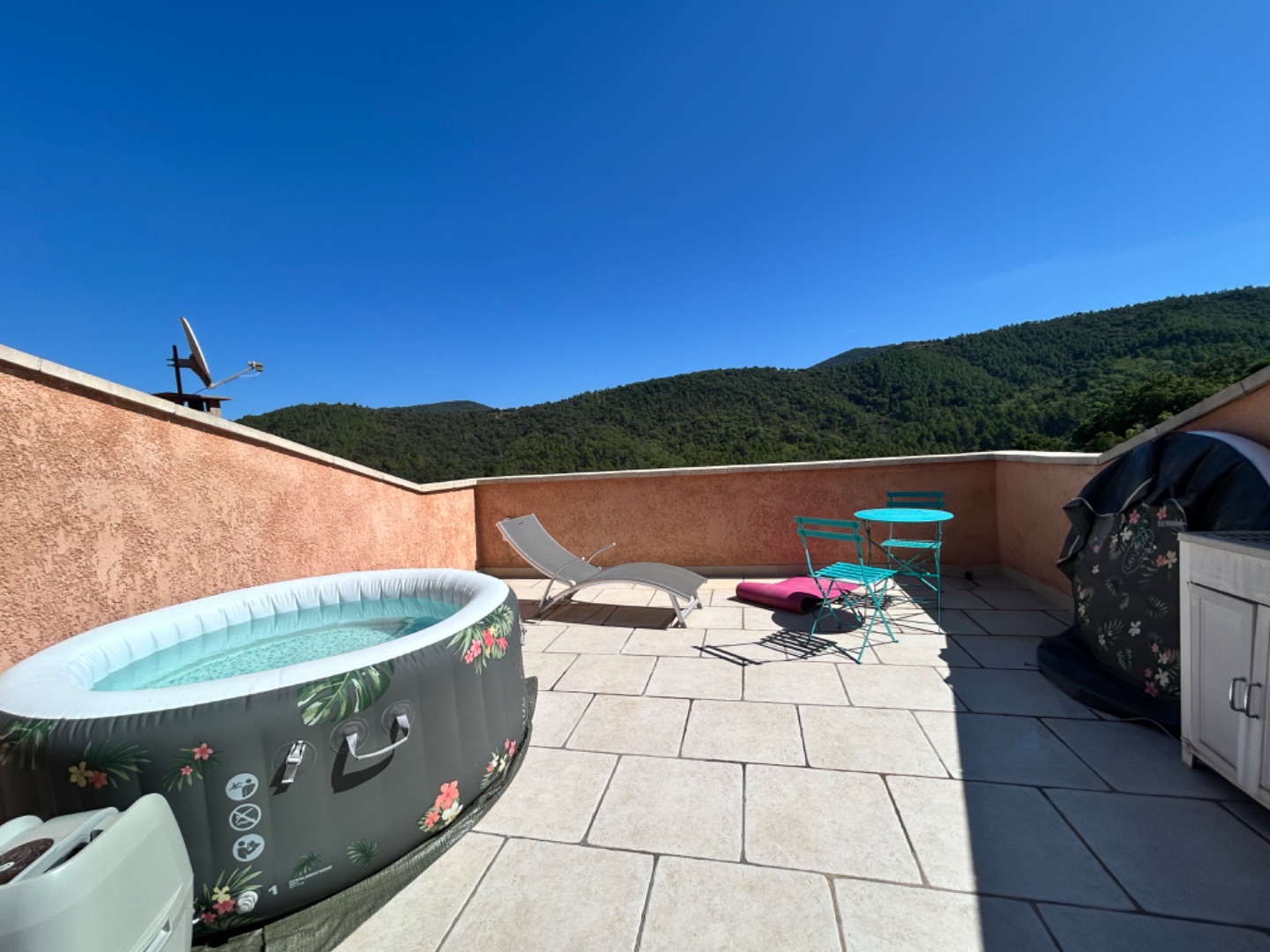 Maison de village à vendre  - 6 pièce(s) - 118m2 - Les Mayons (83340)