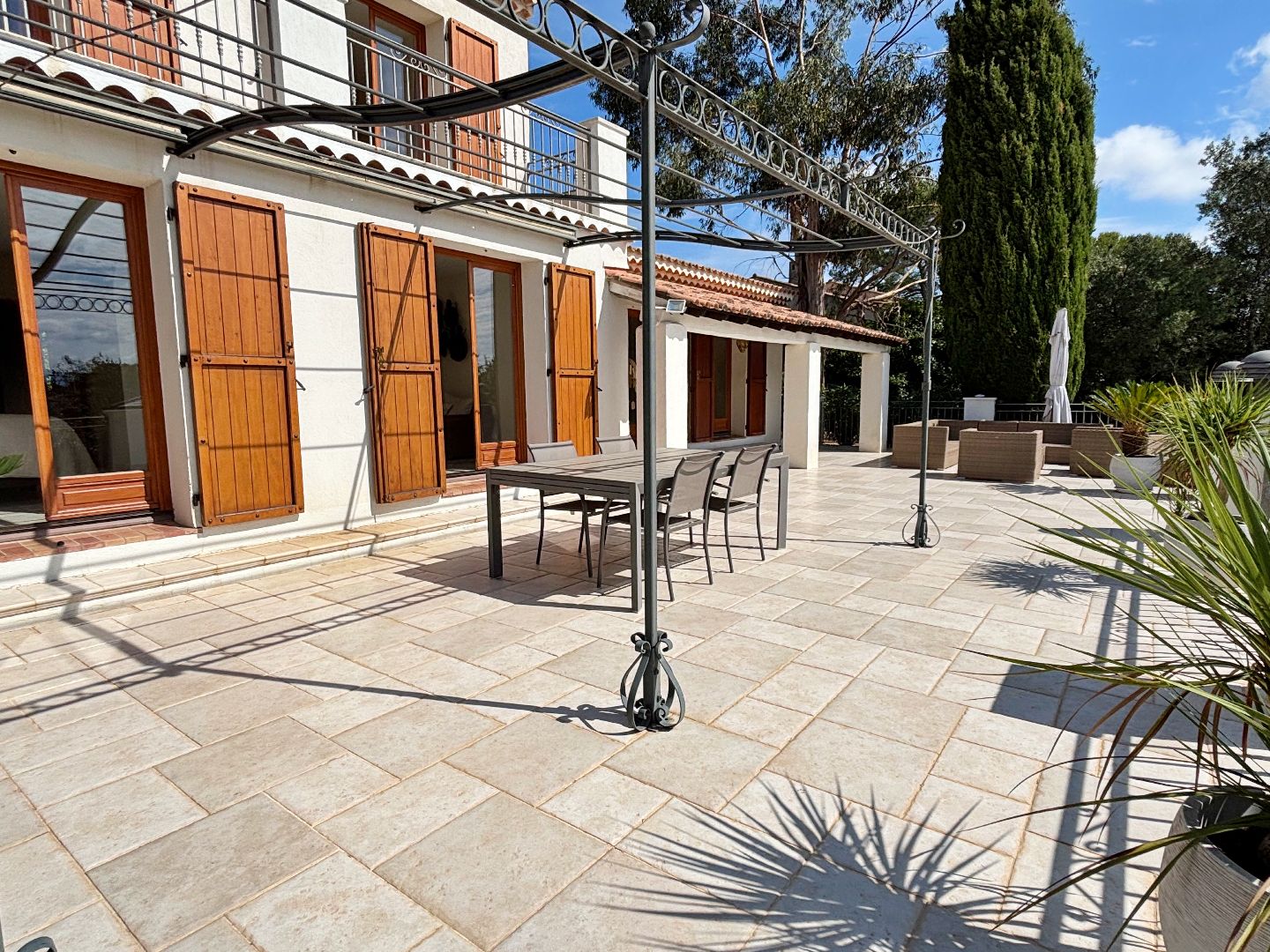 Maison à vendre  - 6 pièce(s) - 180m2 - Fréjus (83600)