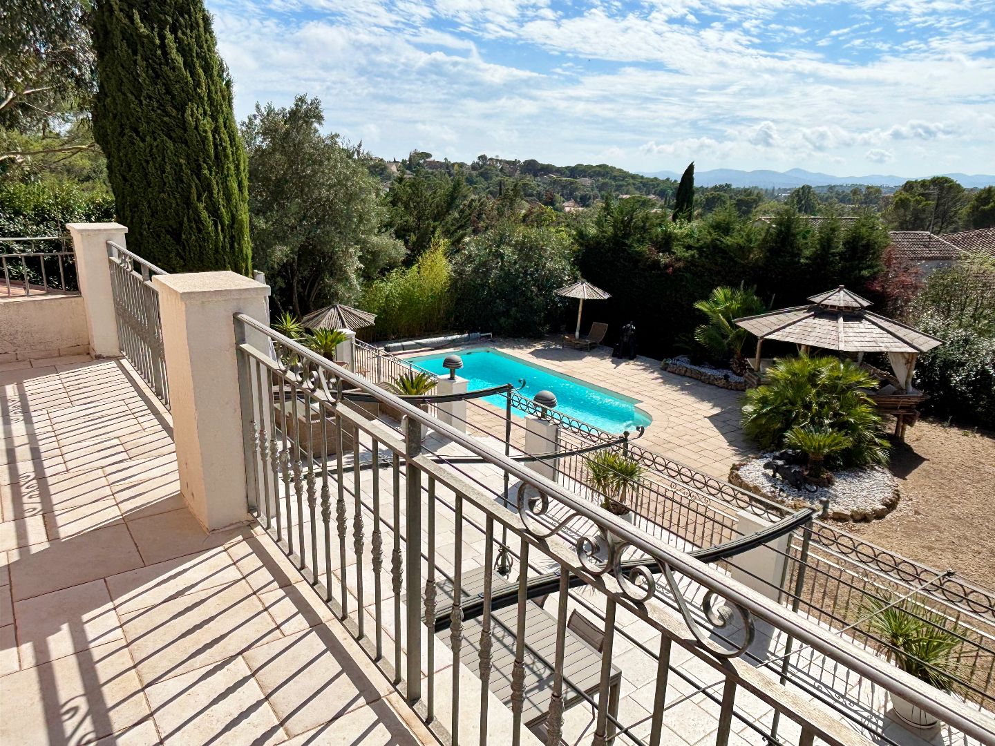 Maison à vendre  - 6 pièce(s) - 180m2 - Fréjus (83600)