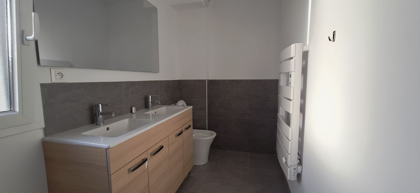 Appartement à louer  - 4 pièce(s) - 84m2 - Saint-cyr-sur-mer (83270)