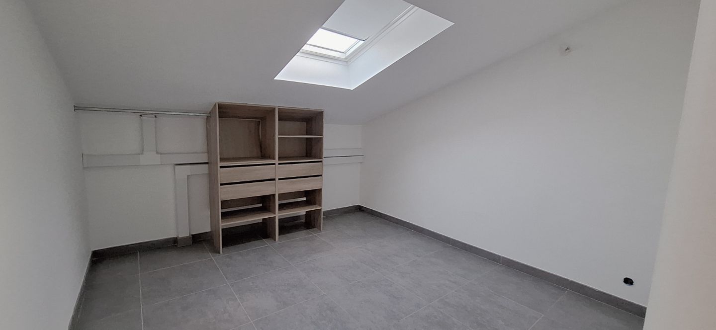 Appartement à louer  - 4 pièce(s) - 84m2 - Saint-cyr-sur-mer (83270)