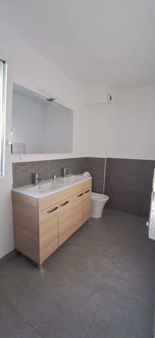 Appartement à louer  - 4 pièce(s) - 84m2 - Saint-cyr-sur-mer (83270)