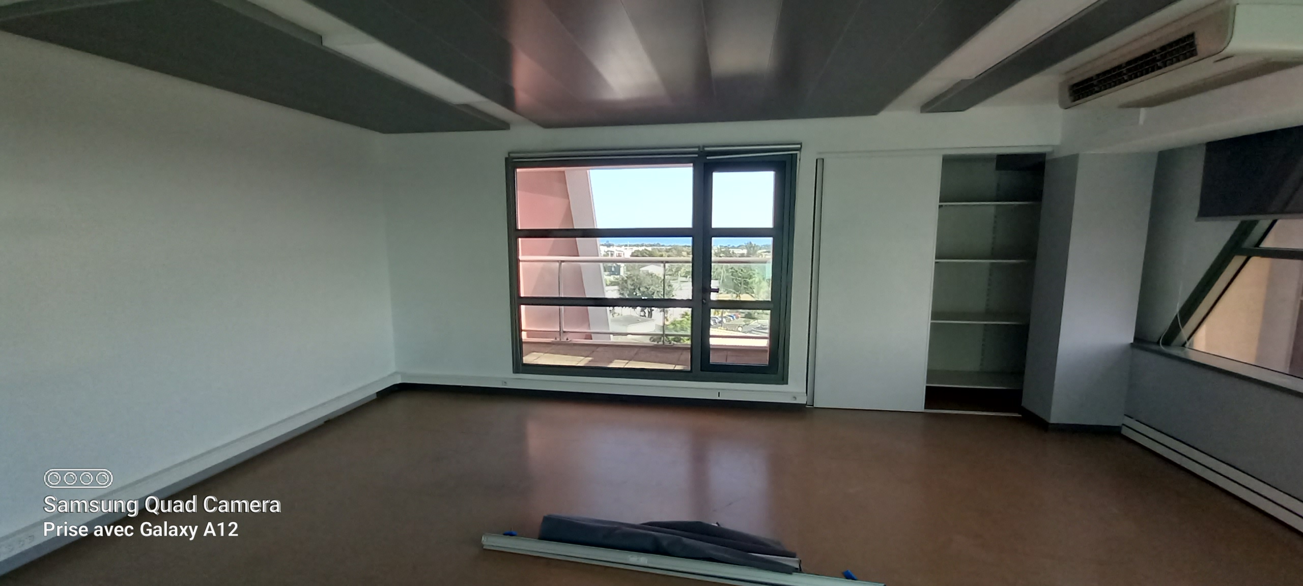 Bureaux à louer – Centre d’Affaires CADJEE