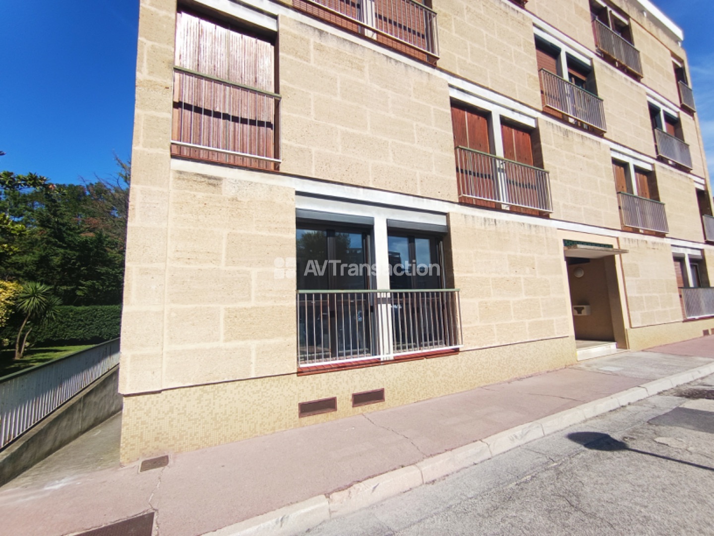  T3  climatisé proche Borély  parking/résidence arborée