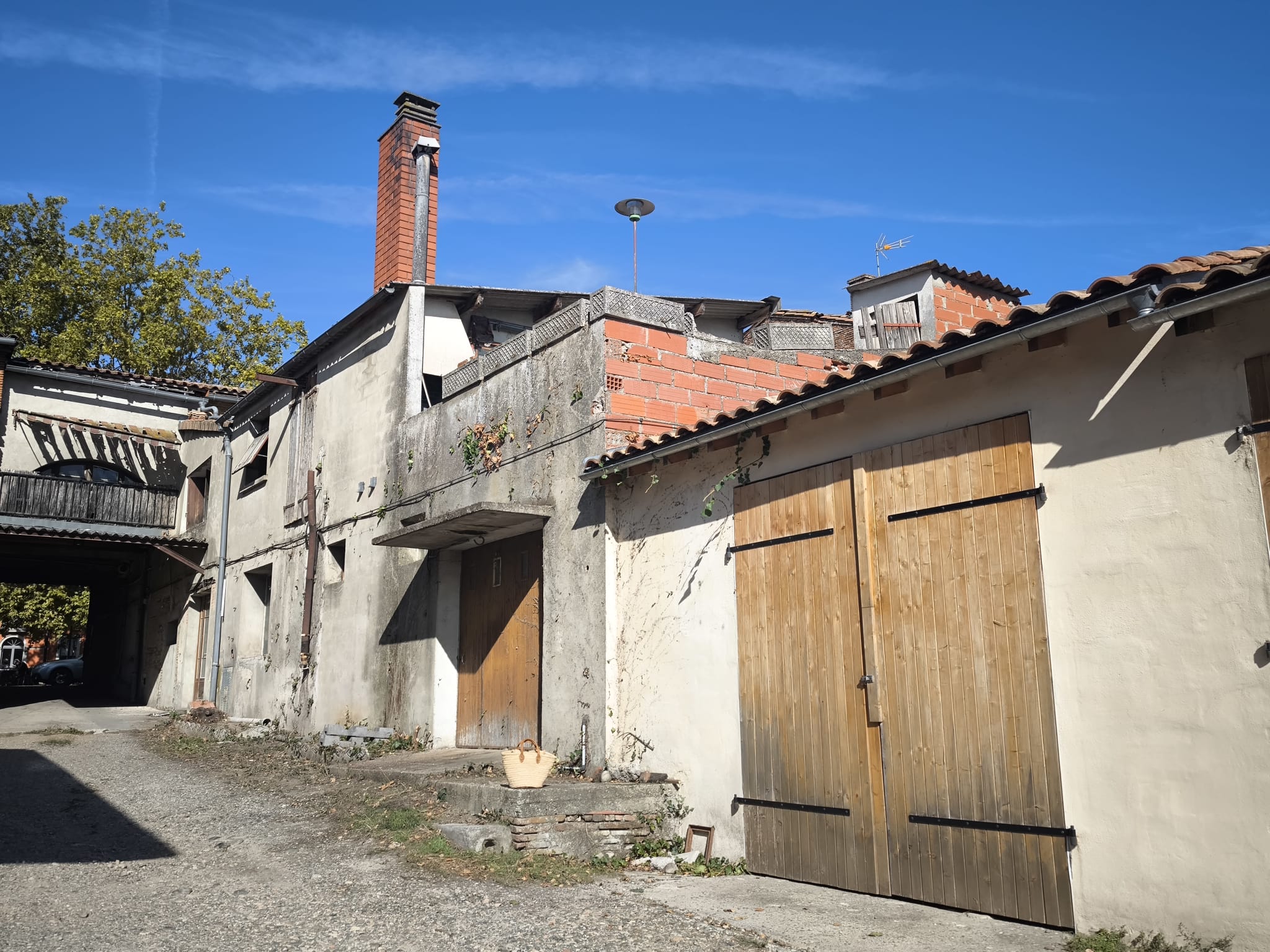 Ancienne BOULANGERIE PÂTISSERIE au centre de Pechbonnieu