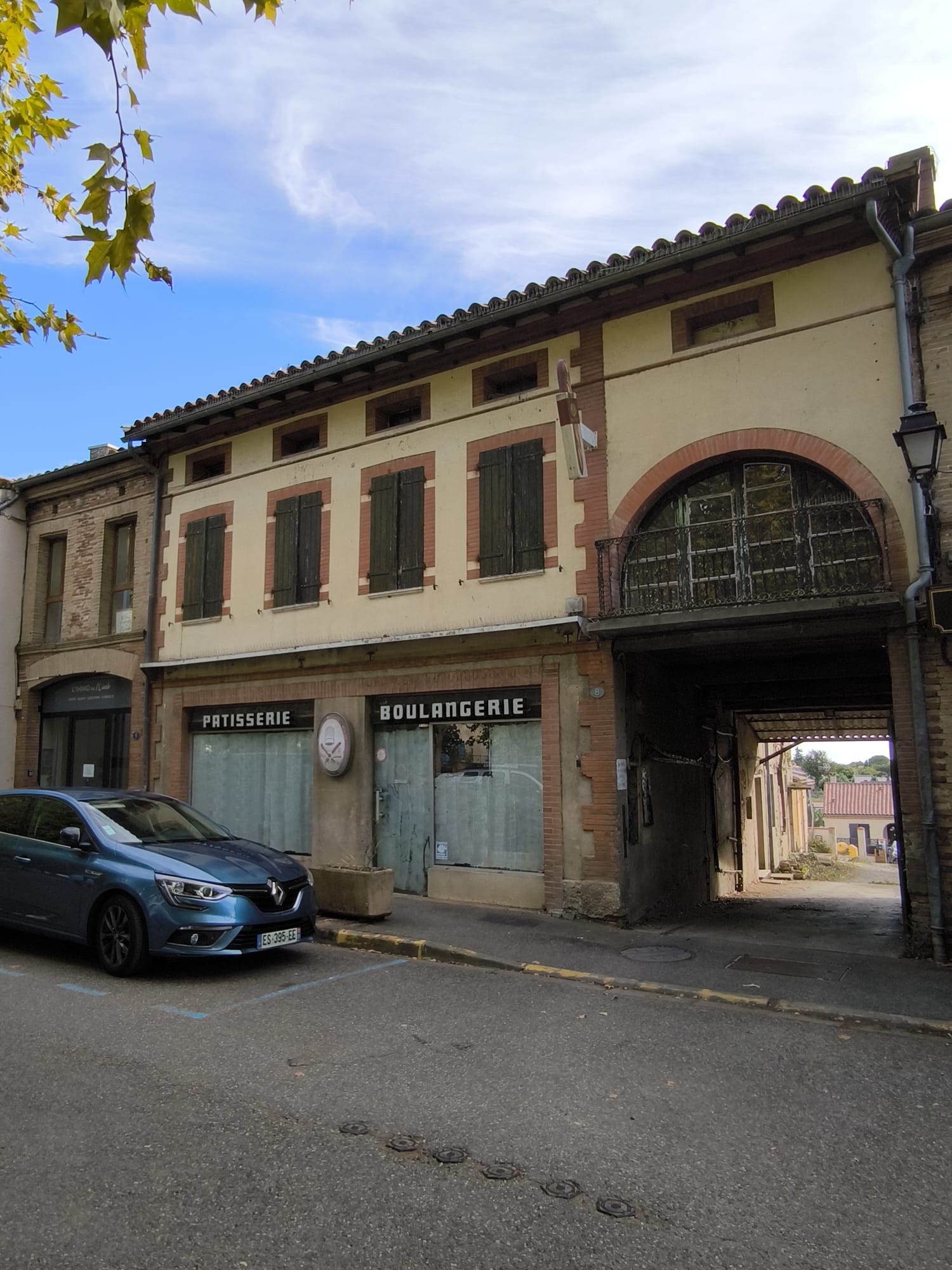 Ancienne BOULANGERIE PÂTISSERIE au centre de Pechbonnieu
