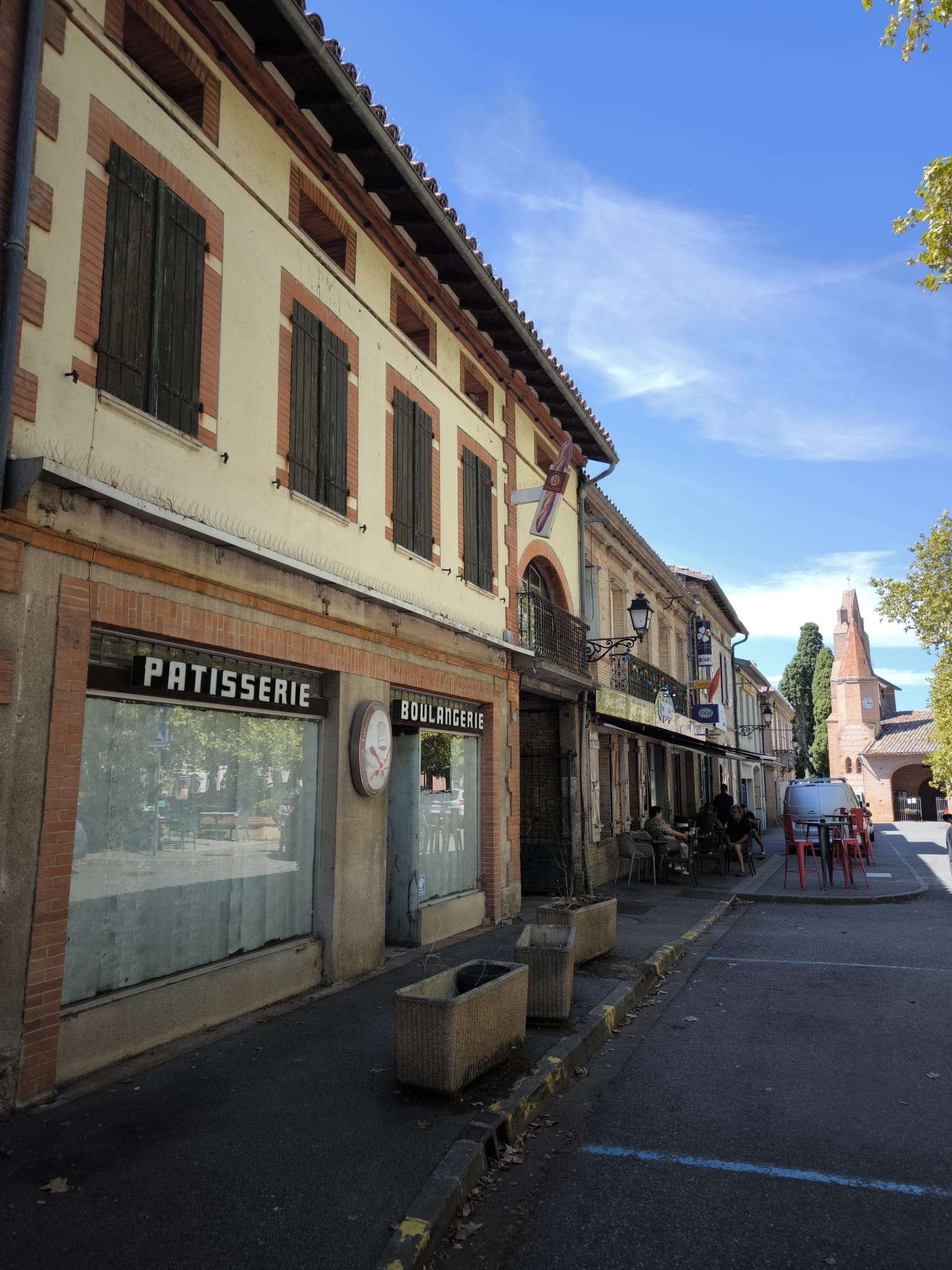 Ancienne BOULANGERIE PÂTISSERIE au centre de Pechbonnieu