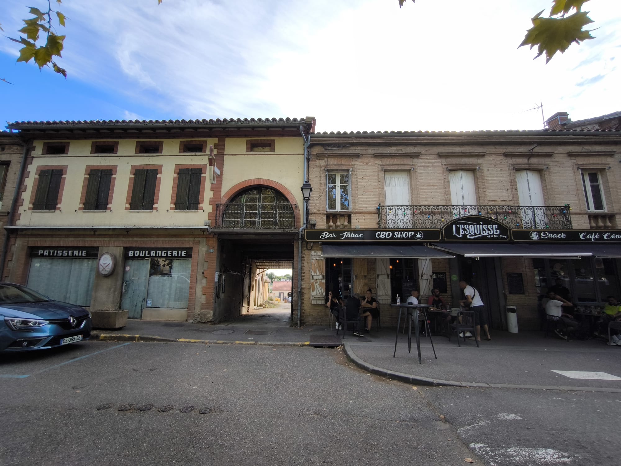 Ancienne BOULANGERIE PÂTISSERIE au centre de Pechbonnieu