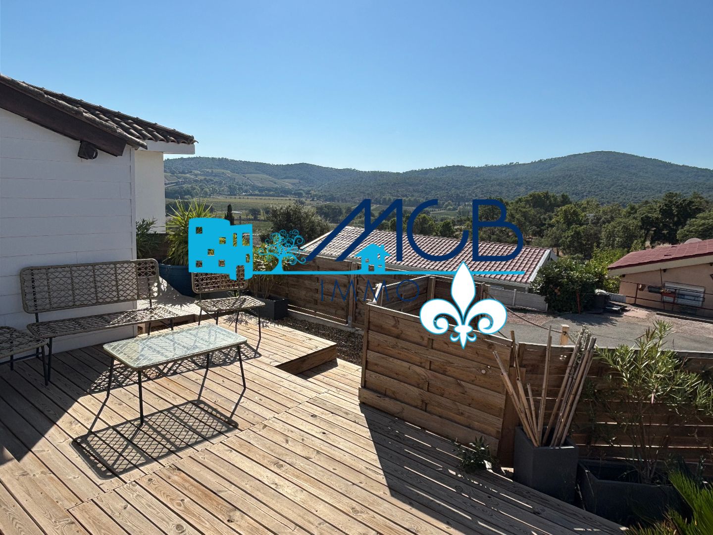 Maison avec vue dégagée dans domaine sécurisé