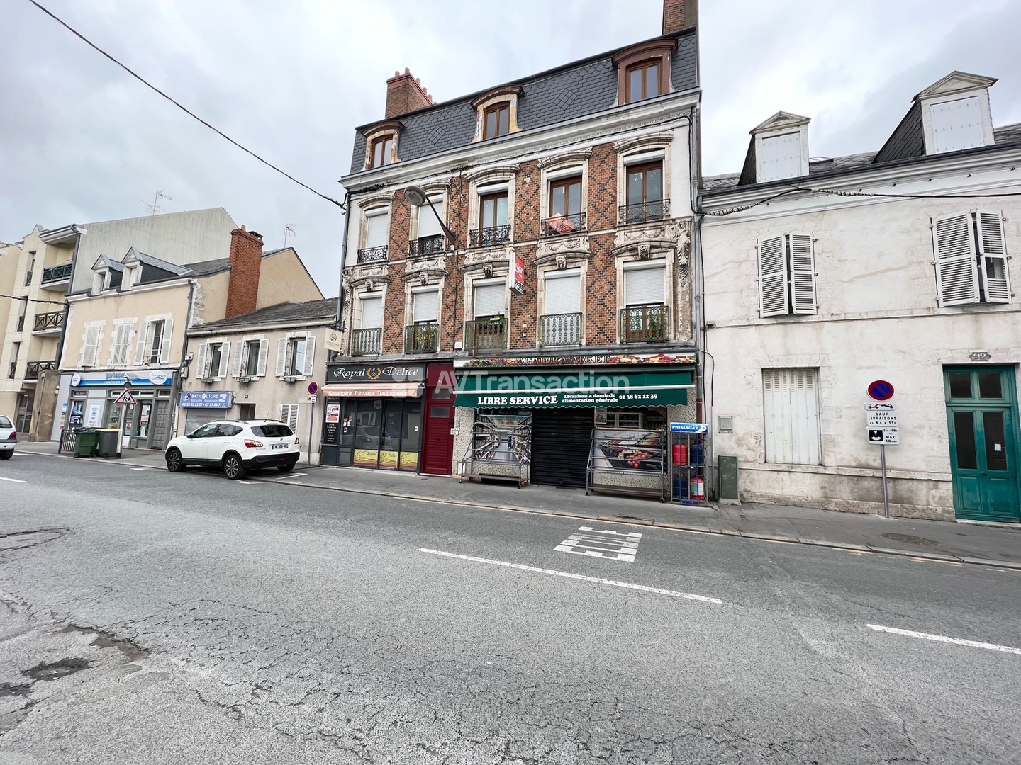 Plateau-appartement + locaux d'activités à rénover