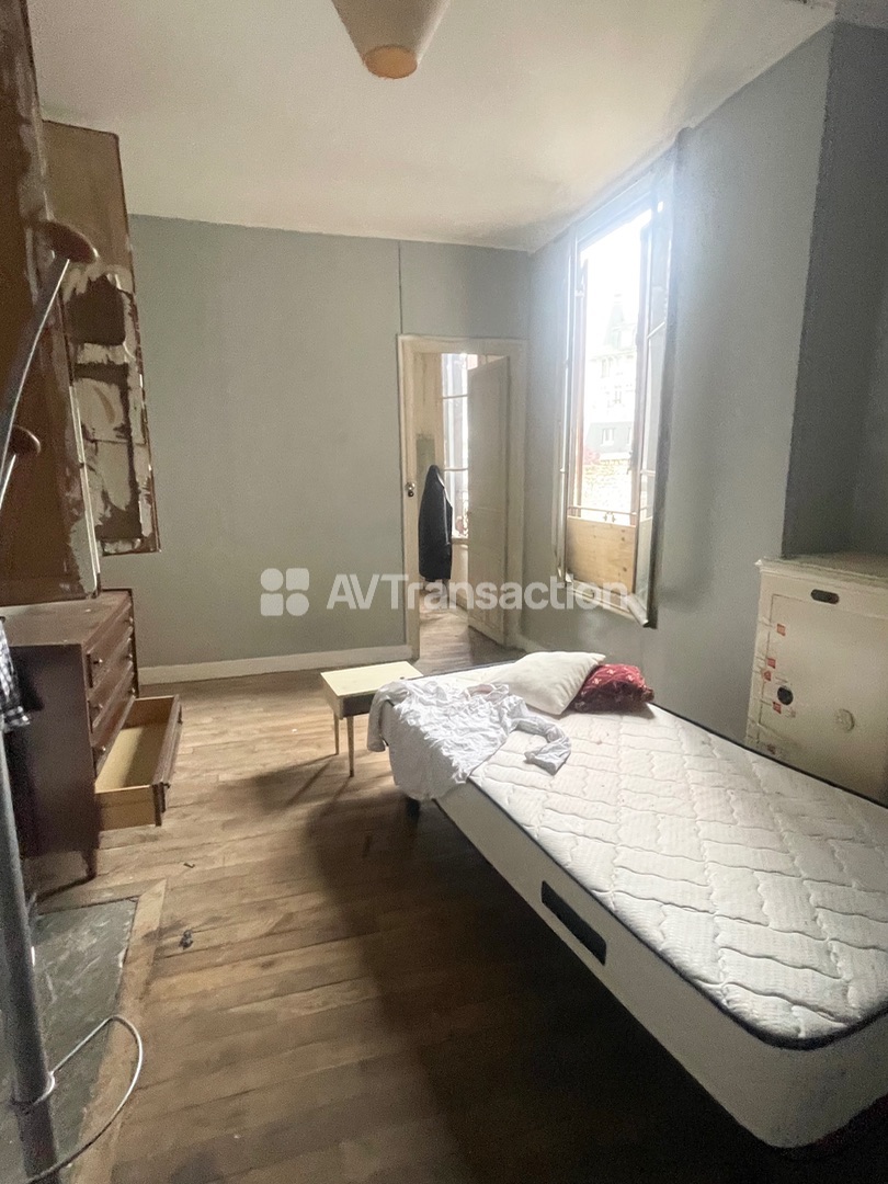 Bâtiment à vendre  - 6 pièce(s) - 145m2 - Orléans (45000)