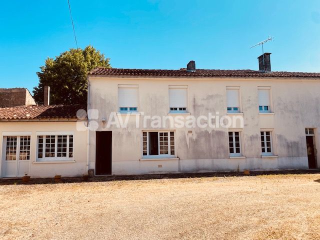 Bien Traditionnel charentais à rafraîchir avec dépendances