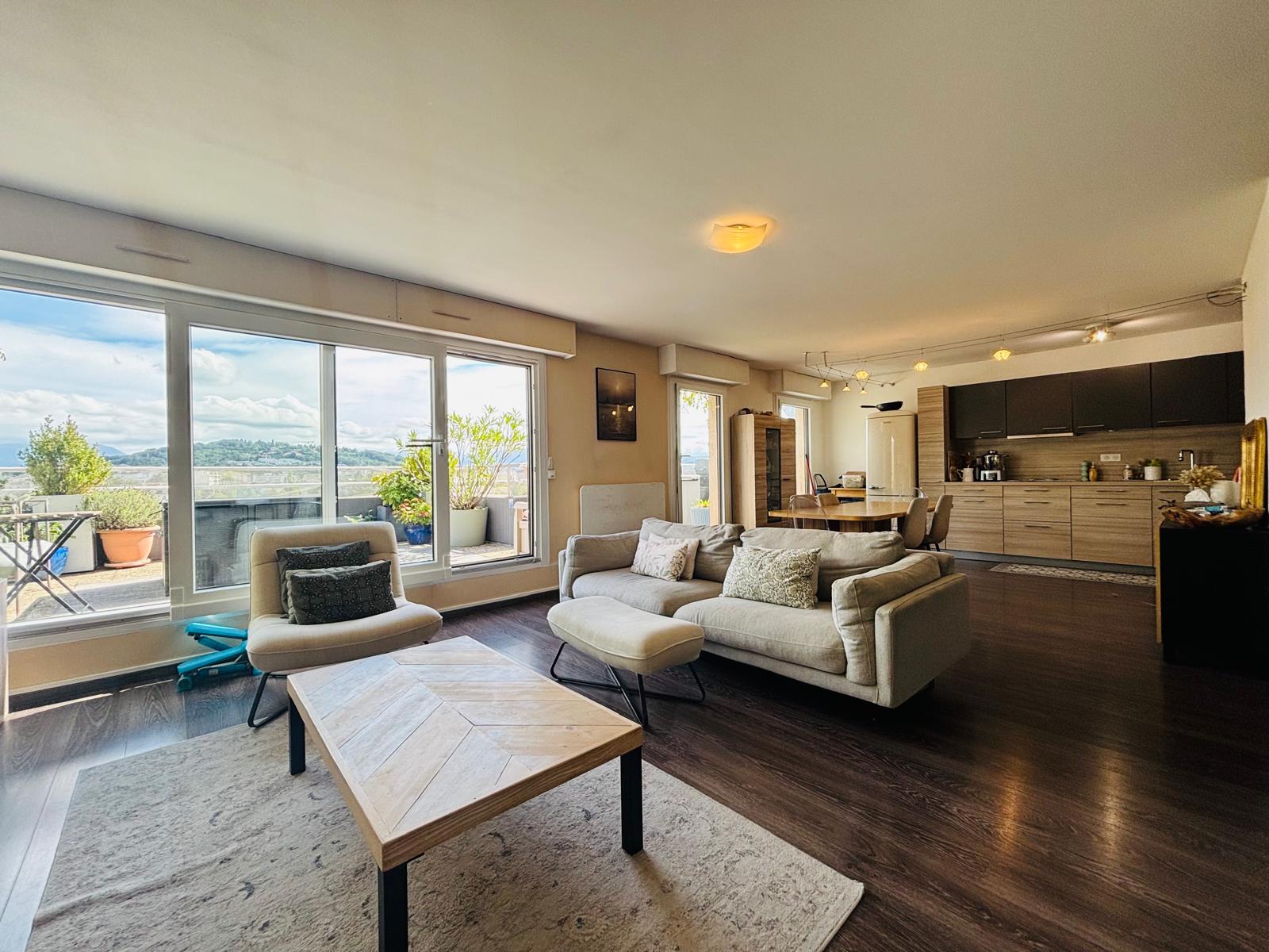 Appartement T4 – Dernier étage, lumineux et rénové 