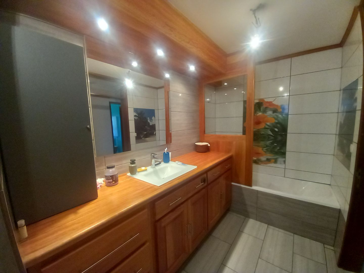 >Appartement en rez-de-jardin à louer  - 2 pièce(s) - 80m2 - Bois De Nèfles (97411)