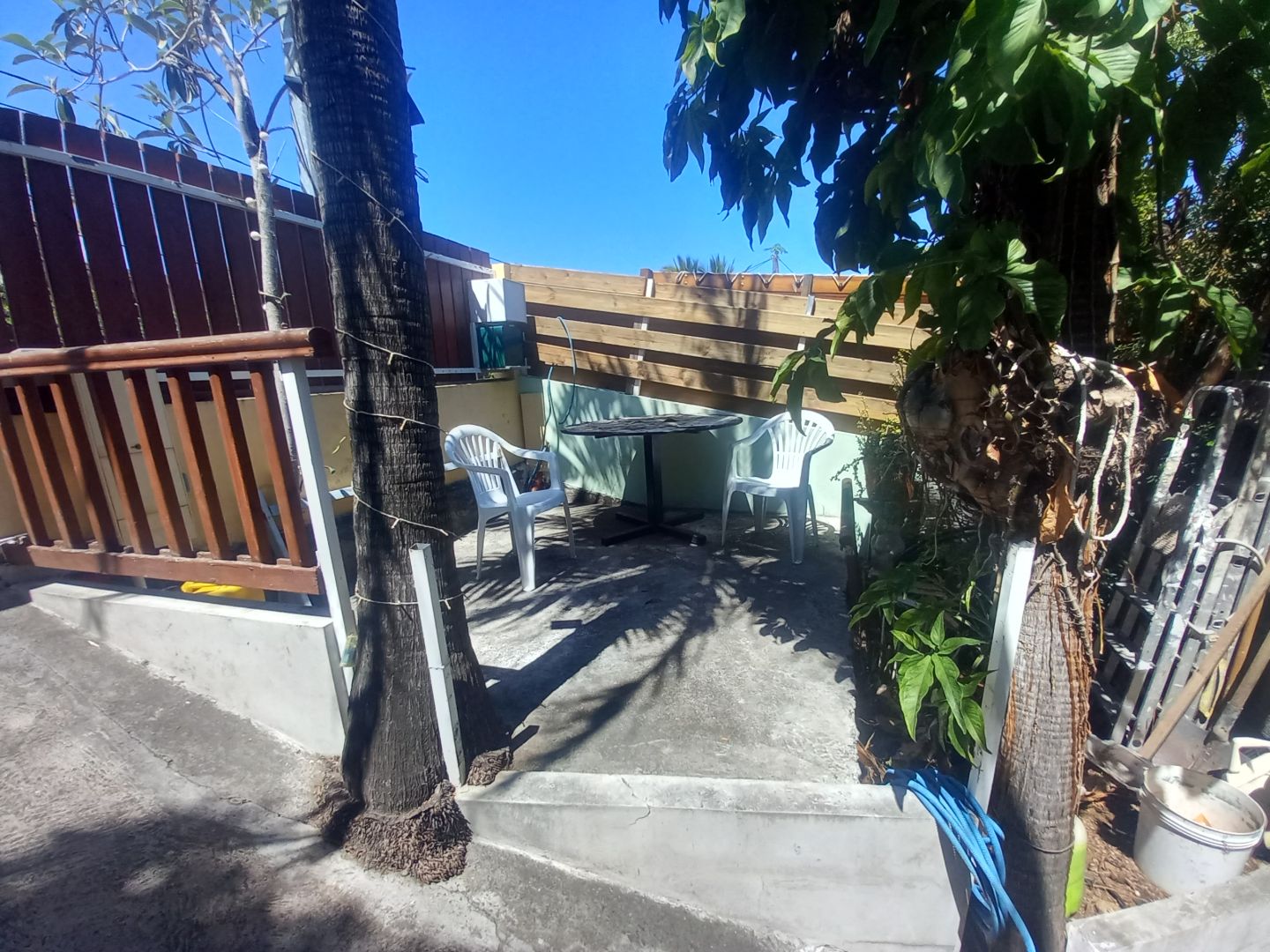 >Appartement en rez-de-jardin à louer  - 2 pièce(s) - 80m2 - Bois De Nèfles (97411)