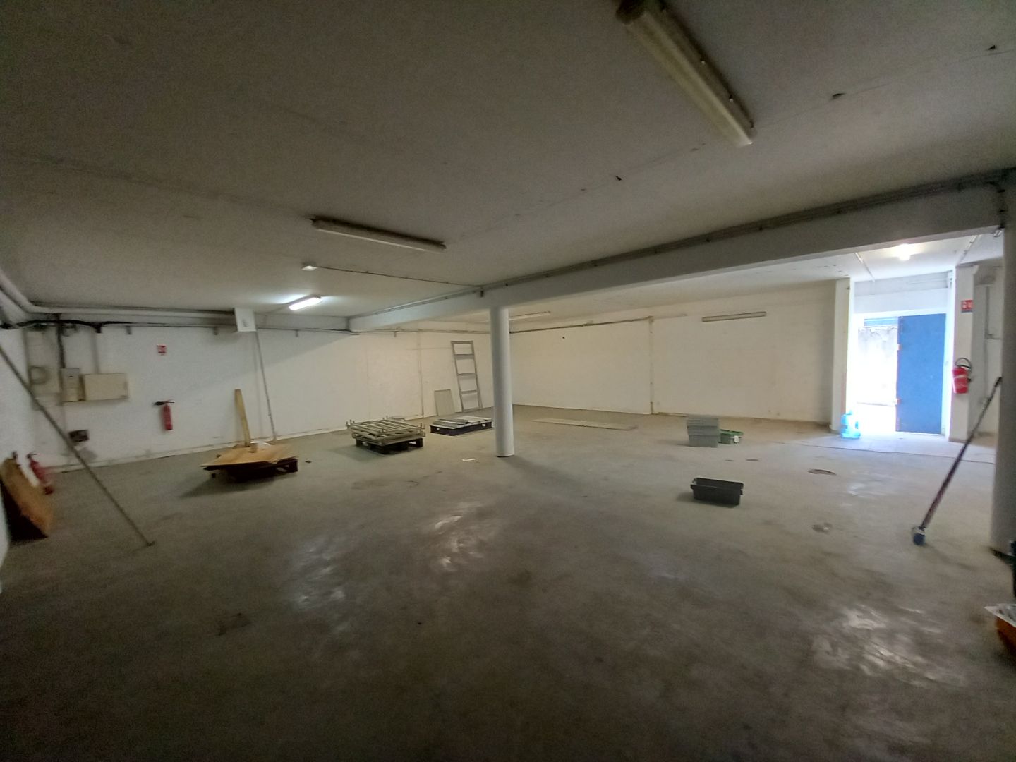 Entrepots et Bureaux à louer  - 2 pièce(s) - 250m2 - Saint-andré (97440)