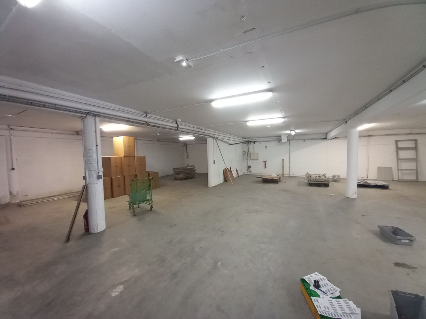 Entrepots et Bureaux à louer  - 2 pièce(s) - 250m2 - Saint-andré (97440)
