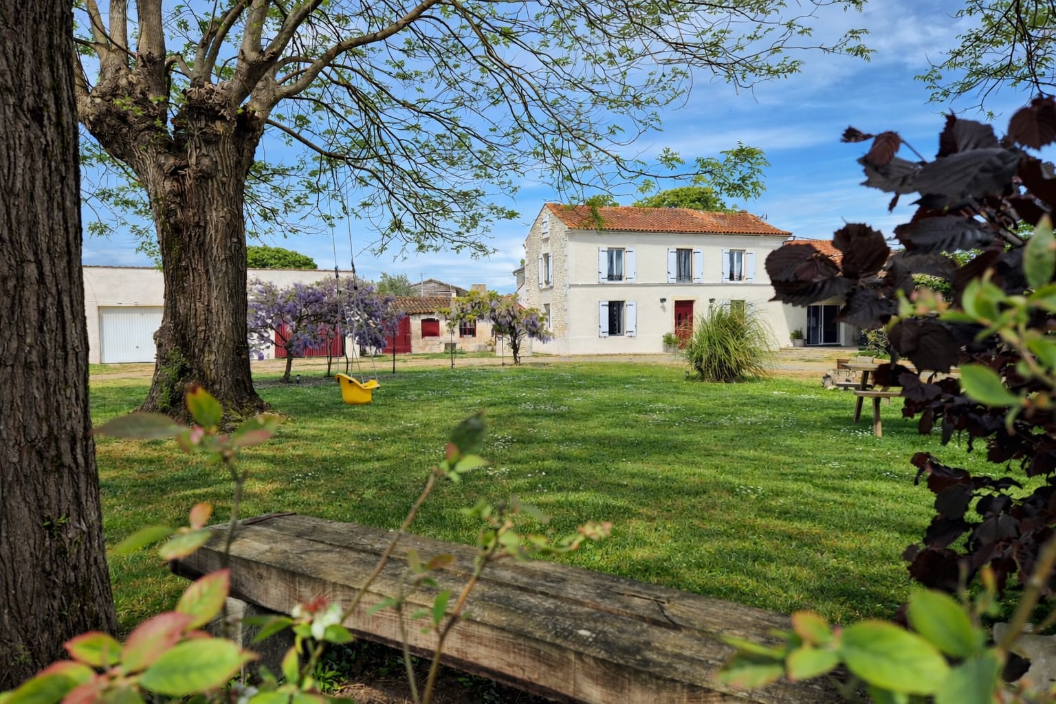 ENTRE SAINTES ET COGNAC