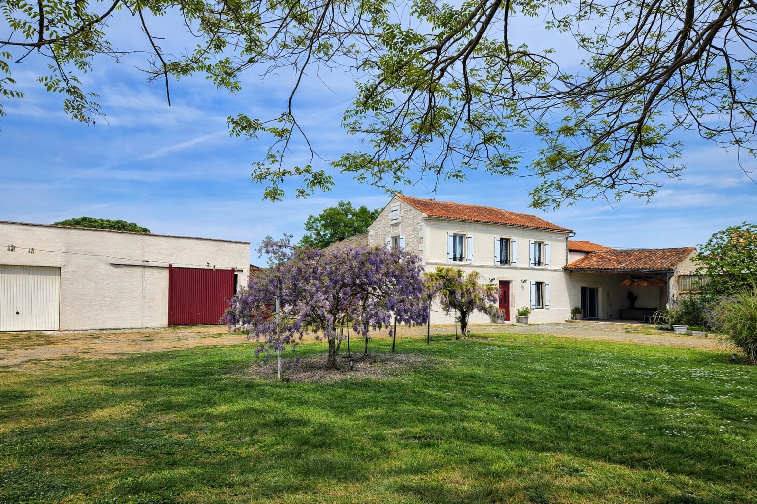 ENTRE SAINTES ET COGNAC