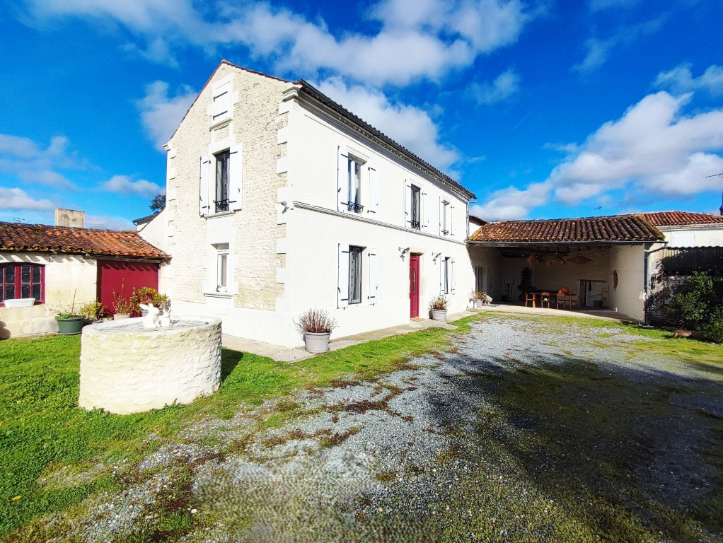 Maison à vendre  - 5 pièce(s) - 155m2 - Saint Sever De Saintonge (17800)