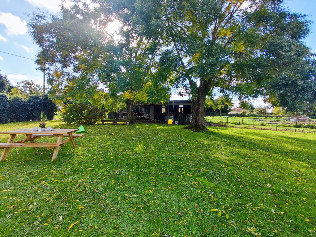 Maison à vendre  - 5 pièce(s) - 155m2 - Saint Sever De Saintonge (17800)