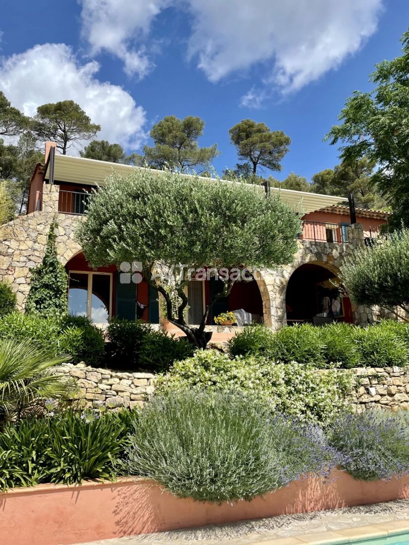 Magnifique villa prêt à déménager, offrant tout confort, magnifi