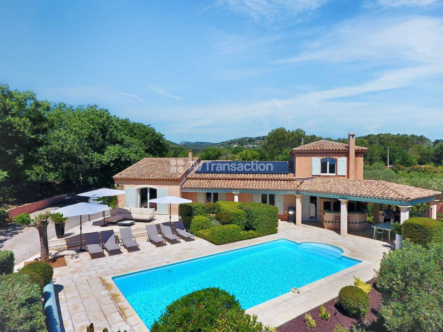 Cotignac, magnifique villa, 2,5 km du village.