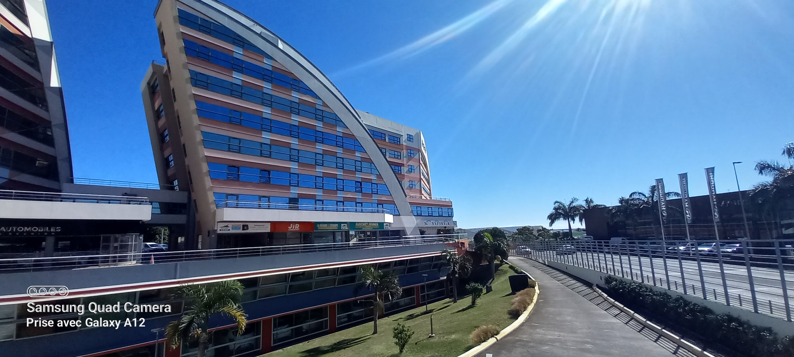 Bureaux à louer – Centre d’Affaires CADJEE