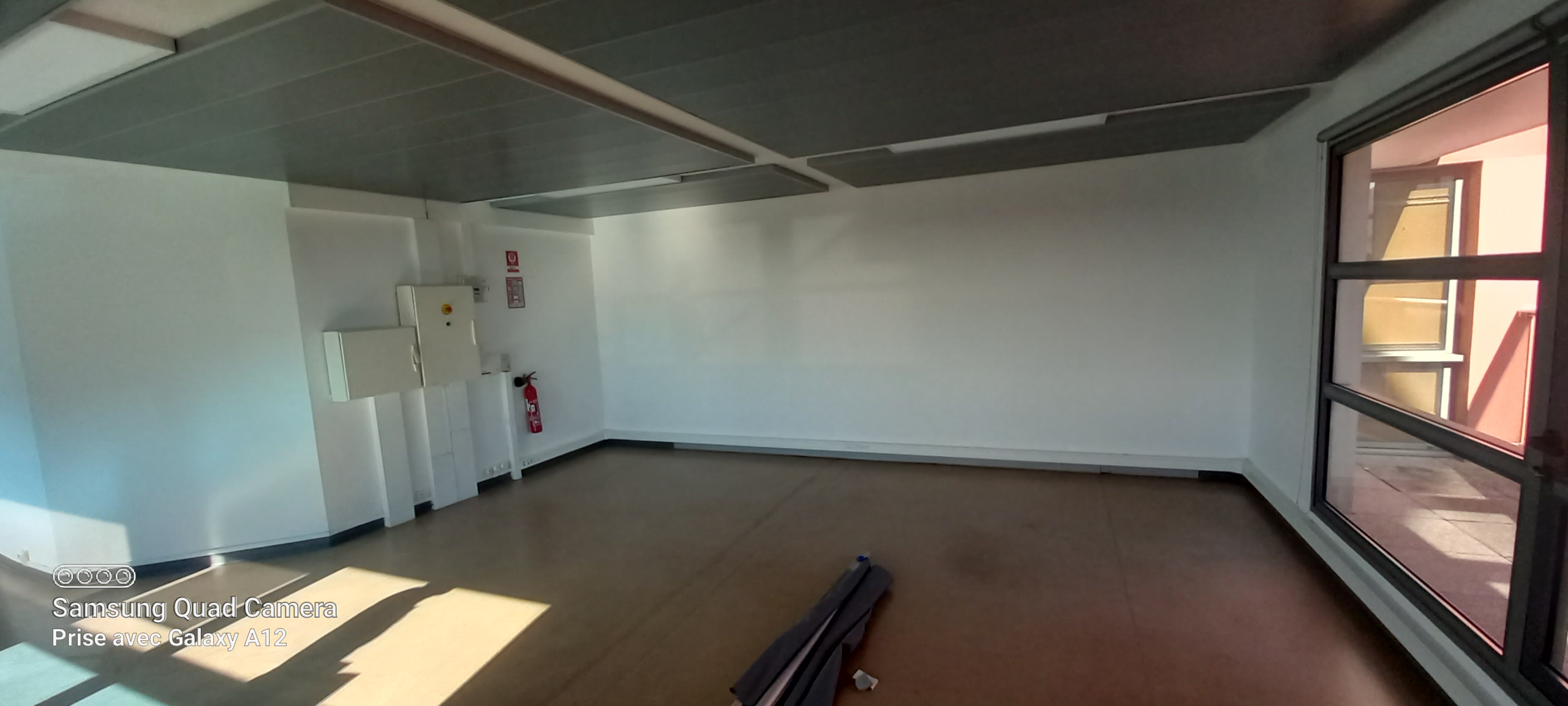 Bureau à louer  - 1 pièce(s) - 80.3m2 - Le Chaudron (97490)