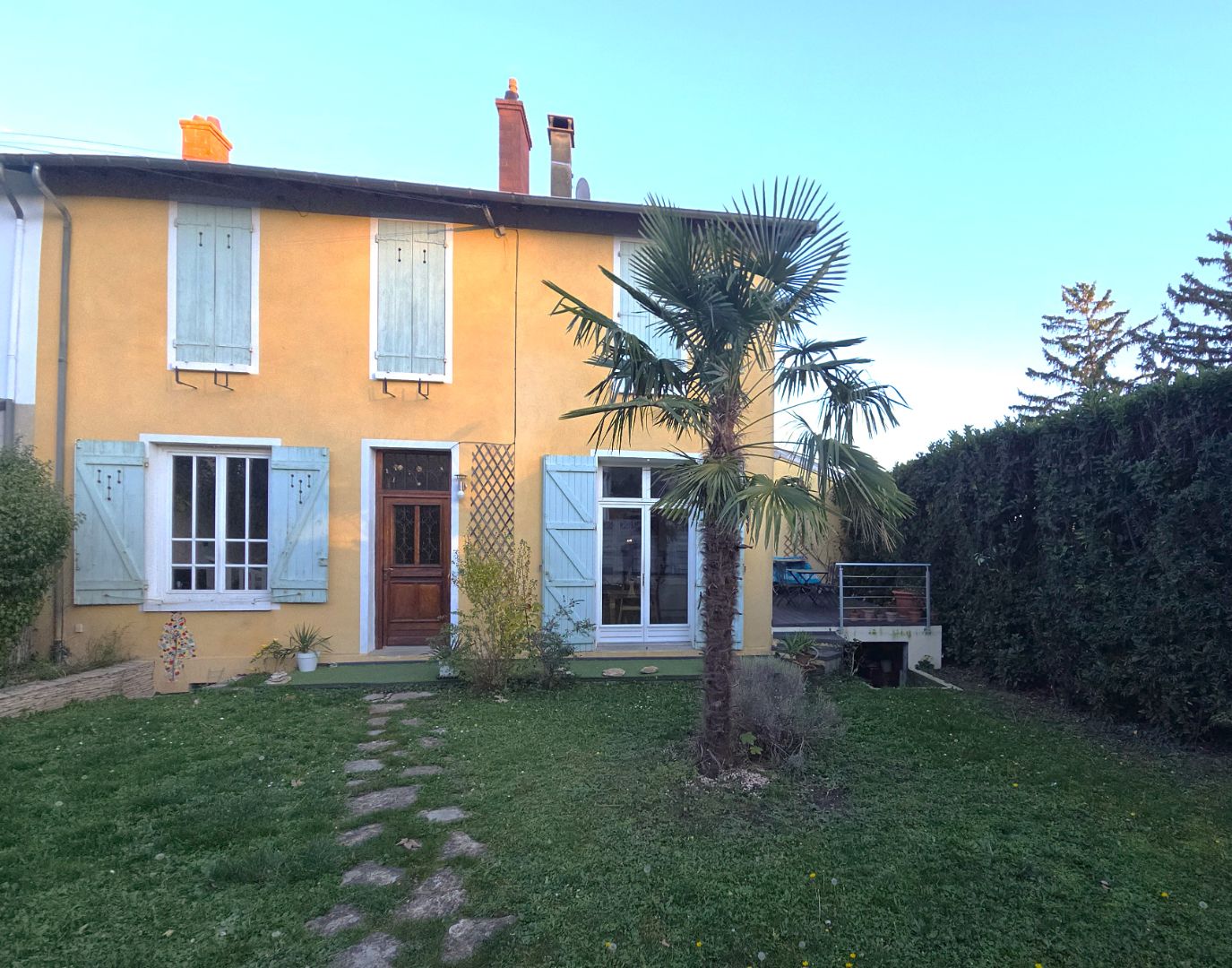 Maison secteur calme proche commodités 220 m2 terrain