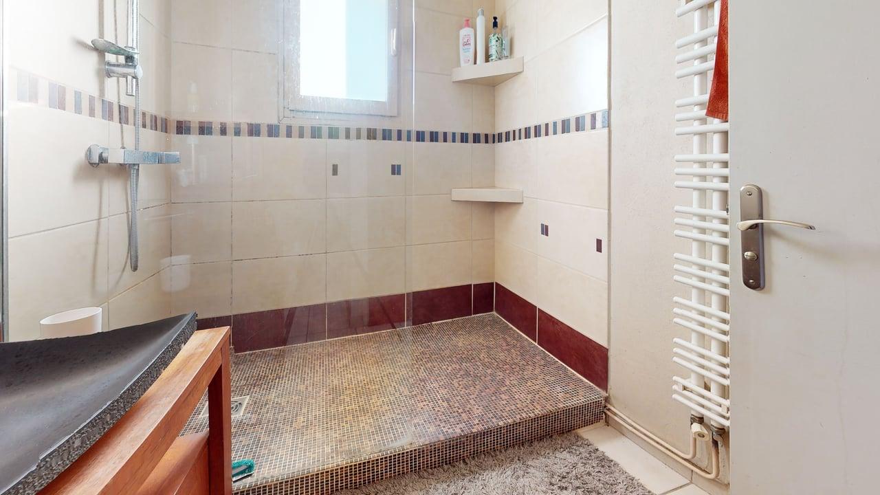 Maison secteur calme proche commodités 220 m2 terrain