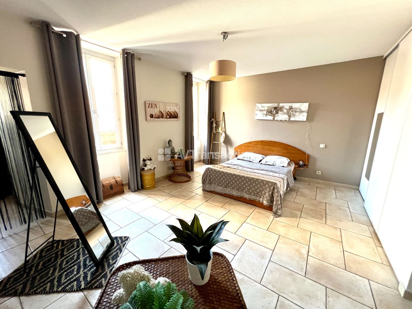 Appartement rénové à vendre  - 7 pièce(s) - 208.3m2 - Virieu Le Grand (01510)