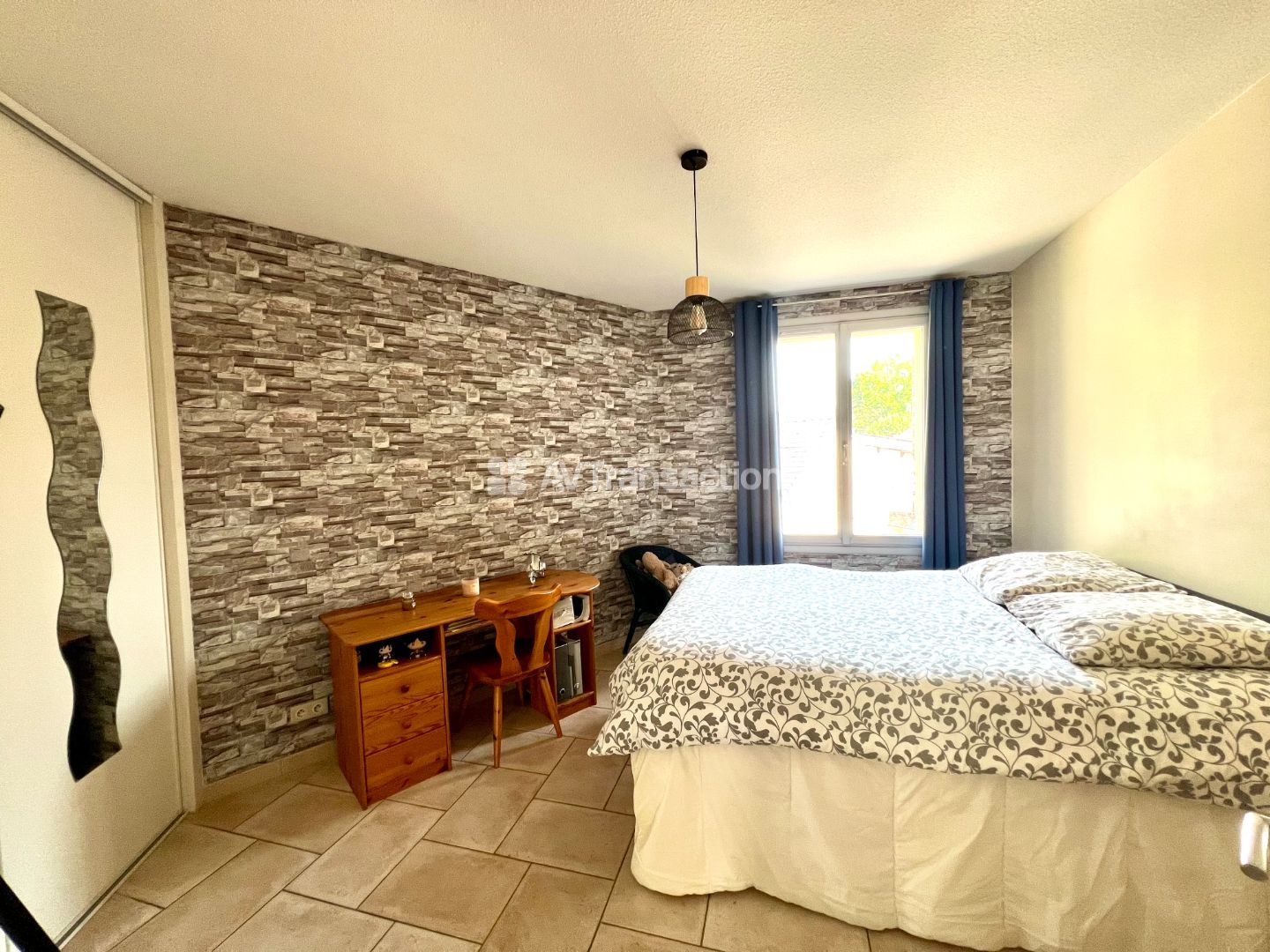 Appartement rénové à vendre  - 7 pièce(s) - 208.3m2 - Virieu Le Grand (01510)